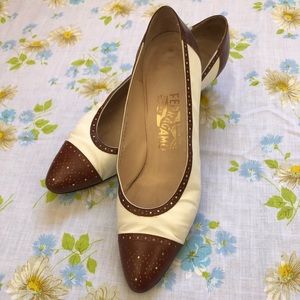 Vintage Salvatore Ferragamo spectator heels 9AA
